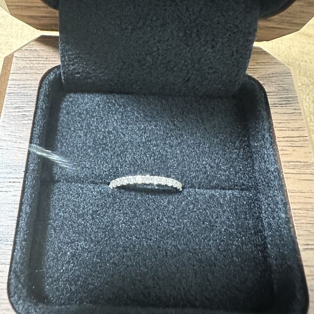 【TANZO.(鍛造指輪)の口コミ】 キラキラとしたダイヤがたくさん付いていて、本当に素敵な指輪です。また…