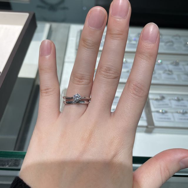 【アイプリモ(I-PRIMO)の口コミ】 ウェーブで一石タイプの指輪を探していたので、自分のイメージとピッタリ…