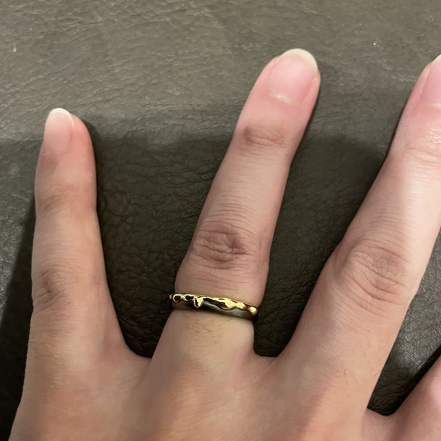 【ケイウノ ブライダル(K.UNO BRIDAL)の口コミ】 リングにはちみつ感があり、かわいい
黒をベースにしてる為、金が映える
…