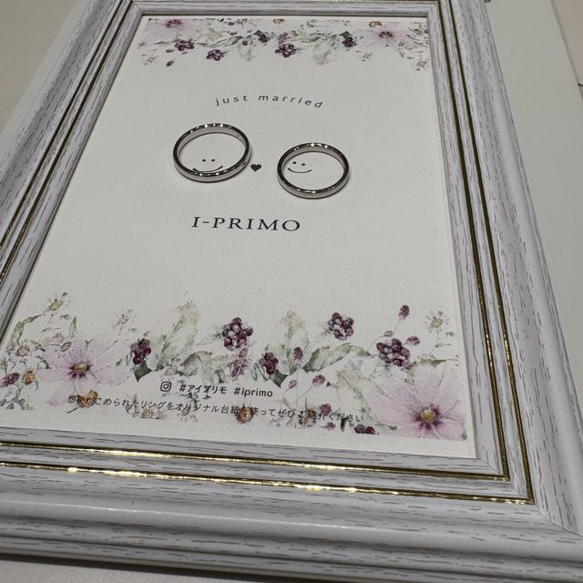 【アイプリモ(I-PRIMO)の口コミ】 プラチナでまっすぐのラインなので王道の結婚指輪です。そのため、シンプ…