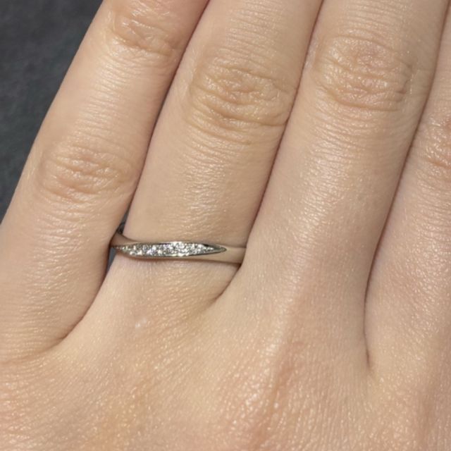 【俄(にわか)の口コミ】 ウェーブ系のデザインで柔らかい印象が特徴的です。女性用のもので10万円…