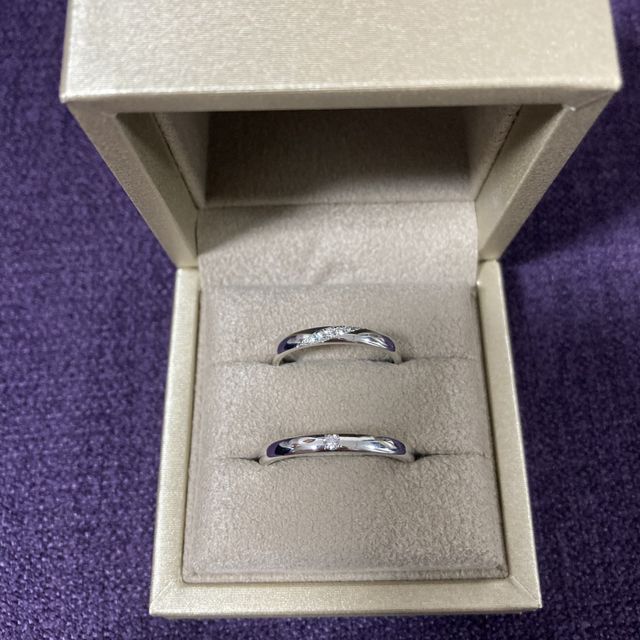 【HIROUMI(ヒロウミ)の口コミ】 シンプルですが、プラチナがすごくツヤツヤしていてダイヤの輝きも強いと…