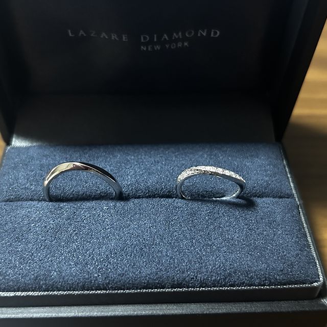 【ラザール ダイヤモンド(LAZARE DIAMOND)の口コミ】 ブライトンという逆S字デザインの指輪です。ダイヤ18石の豪華なデザインで…
