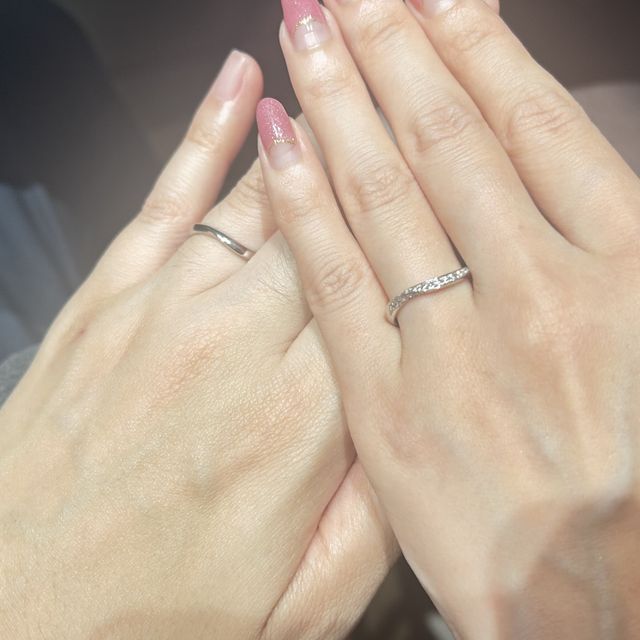 【ラザール ダイヤモンド(LAZARE DIAMOND)の口コミ】 ブライトンという逆S字デザインの指輪です。ダイヤ18石の豪華なデザインで…