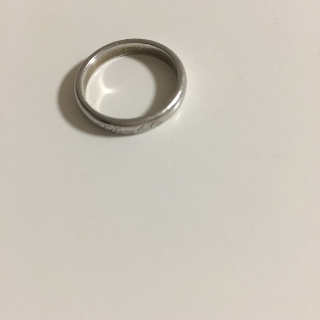 【ティファニー(Tiffany & Co.)の口コミ】 シンプルで落ち着いた感じ、飽きのこない印象です。初めて見た瞬間にこの…