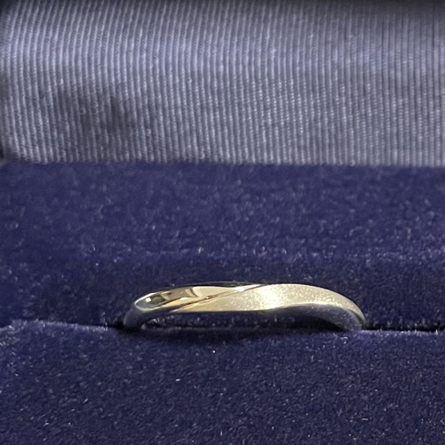 【銀座ダイヤモンドシライシの口コミ】 お気に入りのポイントは、ダイヤモンド加工を入れたことです。シンプルな…