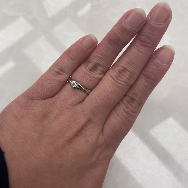 【ラザール ダイヤモンド(LAZARE DIAMOND)の口コミ】 独自のデザインが気に入り他のブランドにはないので選びました‼︎特別な日…