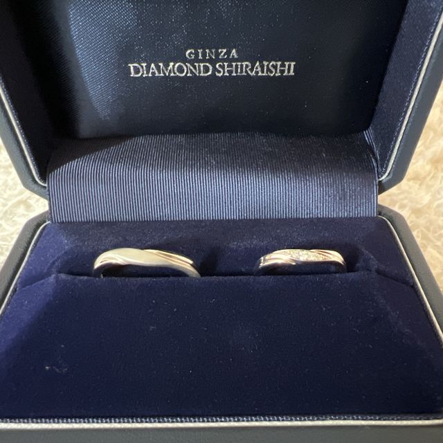 【銀座ダイヤモンドシライシの口コミ】 シンプルだけどオシャレな指輪だと思います。男性の方はマッド加工出来た…