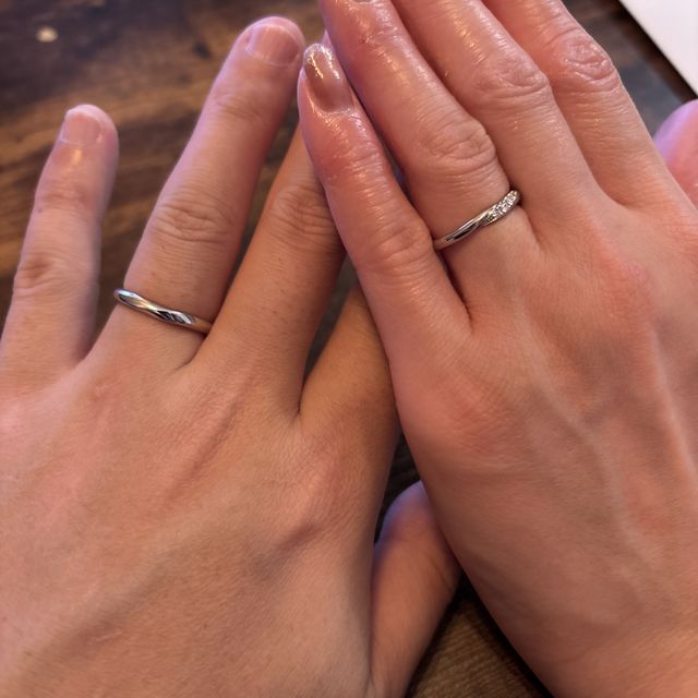 【銀座ダイヤモンドシライシの口コミ】 妻のリングのダイヤモンドの輝きにびっくりしました。
すごく綺麗でおすす…