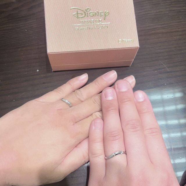 【ケイウノ ブライダル(K.UNO BRIDAL)の口コミ】 シンプルかつディズニー要素の入った指輪です。ファンタジアのミッキーの…