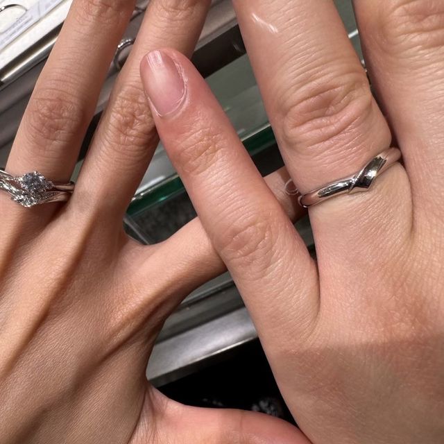 【アイプリモ(I-PRIMO)の口コミ】 ・V字のラインが、指をきれいに見せてくれるようでし
　た。
・V字のくぼ…