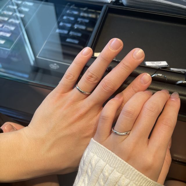 【エクセルコダイヤモンド(EXELCO DIAMOND)の口コミ】 ミル打ちのデザイン可愛く，一目惚れしました。
はじめは、シンプルなもの…