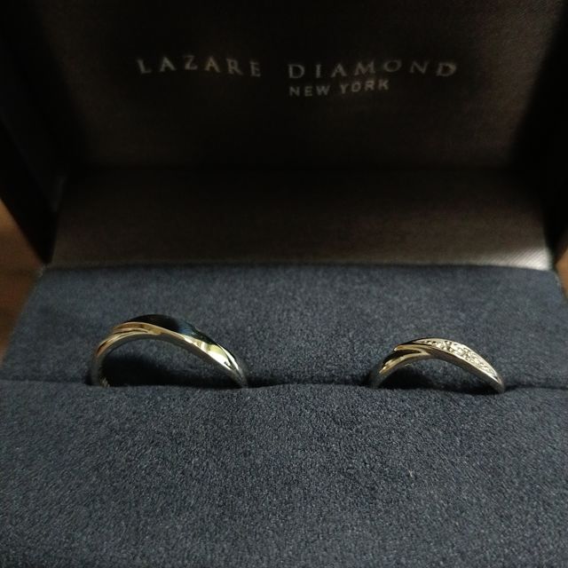【ラザール ダイヤモンド(LAZARE DIAMOND)の口コミ】 シンプルながら個性もあり、飽きにくいデザインだと思います。
元々ストレ…