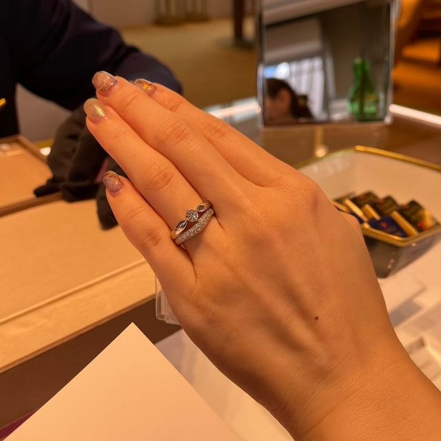 【ブルガリ(BVLGARI)の口コミ】 「トルチェッロ」リングといい、カーブを描いた4本爪のプラチナ台でブリリ…