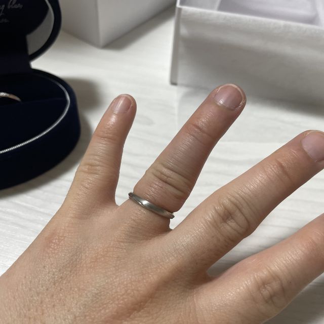 【Something Blue(サムシングブルー)の口コミ】 つける時、指に直ぐ入って付けやすいです。
見た目も派手すぎず、おしゃれ…