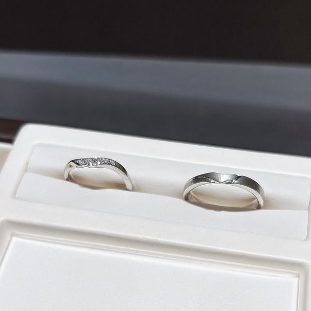 【俄(にわか)の口コミ】 沢山種類がありかなり迷いました。派手すぎずシンプルすぎず指輪が良かっ…