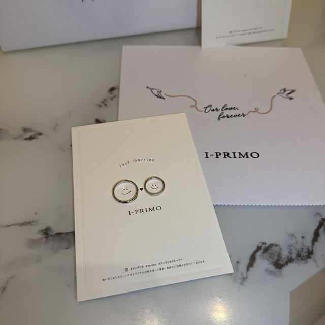 【アイプリモ(I-PRIMO)の口コミ】 アイプリモの結婚指輪は、シンプルながら上品なデザインが魅力です。指に…