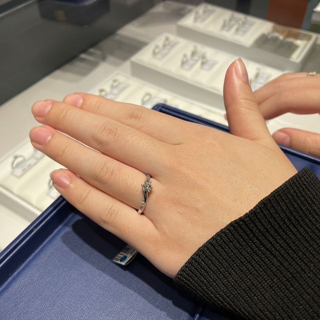 【銀座ダイヤモンドシライシの口コミ】 ウェーブデザインの指輪を求め何店舗か回ったのち最後に銀座ダイヤモンド…