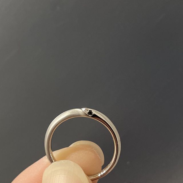 【エクセルコダイヤモンド(EXELCO DIAMOND)の口コミ】 指輪にマット加工をフェードアウトする形でいれていただきました。

指輪…