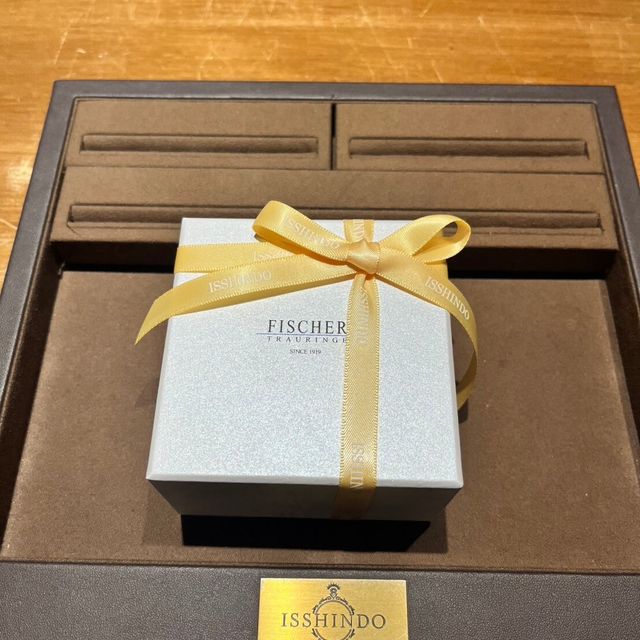 【FISCHER(フィッシャー)の口コミ】 指輪のデザインはシンプル過ぎず、他の方と被らないような見た目で気に入…