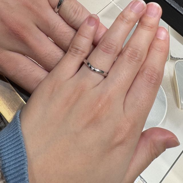 【ティファニー(Tiffany & Co.)の口コミ】 ティファニーで一通り各デザインを試着しましたが、どれもシンプルながら…