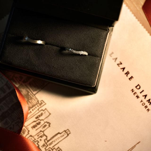 【ラザール ダイヤモンド(LAZARE DIAMOND)の口コミ】 V字ラインが気に入りました。他には無いデザイン、質感で一目惚れしました…