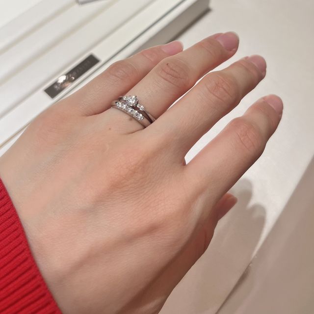 【MIKIMOTO(ミキモト)の口コミ】 ダイヤ5石が並んだストレートタイプの結婚指輪です。同じもので3石、7石も…