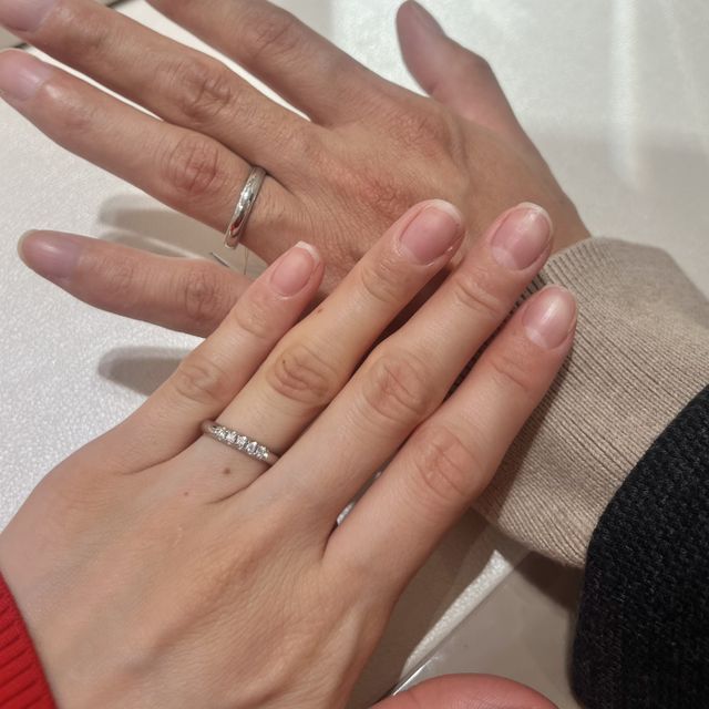 【MIKIMOTO(ミキモト)の口コミ】 ダイヤ5石が並んだストレートタイプの結婚指輪です。同じもので3石、7石も…