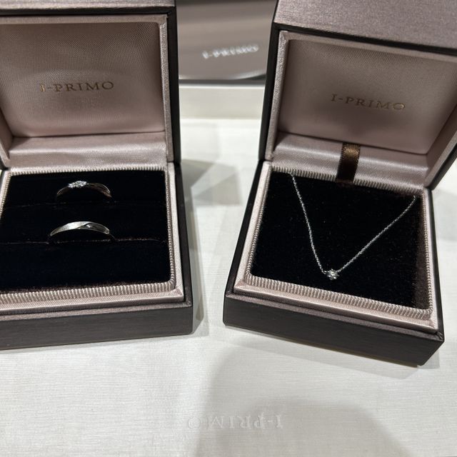 【アイプリモ(I-PRIMO)の口コミ】 シンプルなデザインで気に入っています。ダイヤがさりげなくついている所…