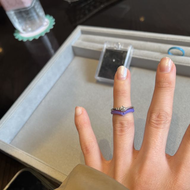 【ケイウノ ブライダル(K.UNO BRIDAL)の口コミ】 1番のおすすめは、両縁にあるミルグレインです。
クラシックやアンティー…