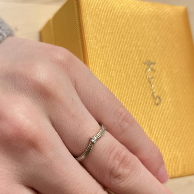 【ケイウノ ブライダル(K.UNO BRIDAL)の口コミ】 1番のおすすめは、両縁にあるミルグレインです。
クラシックやアンティー…