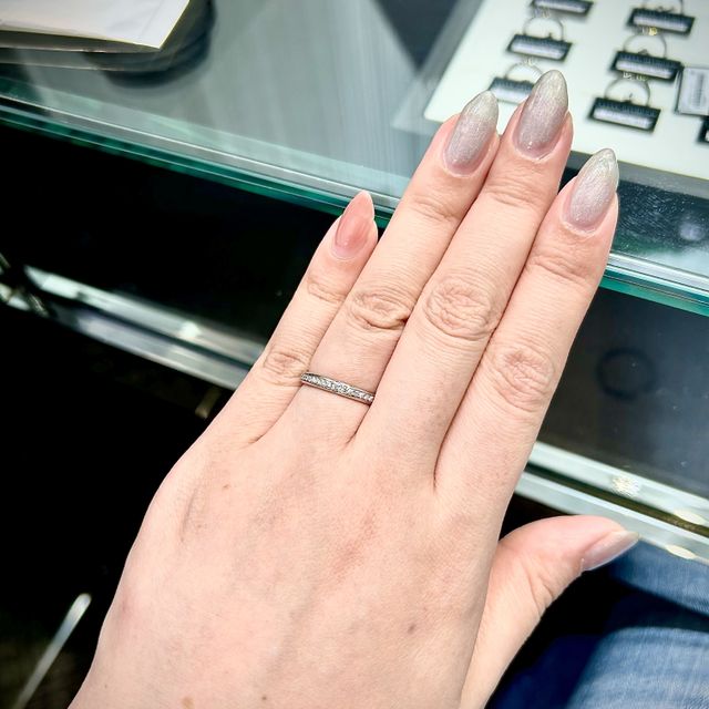 【ラザール ダイヤモンド(LAZARE DIAMOND)の口コミ】 結婚指輪だけど、キラキラしていて一本でもとてもエレガントです。わたし…
