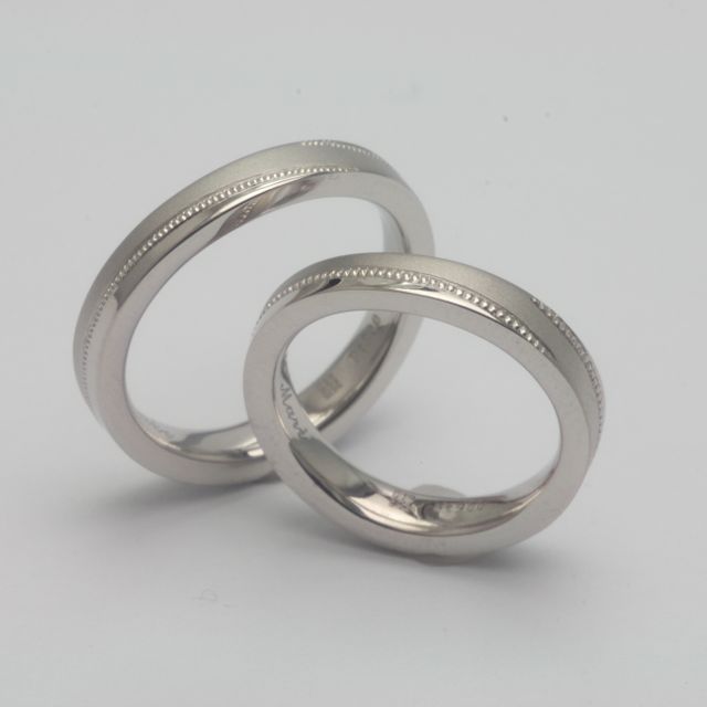 【TANZO.(鍛造指輪)の口コミ】 夫が選んでくれた婚約指輪と重ね付けができるように、婚約指輪に合わせた…