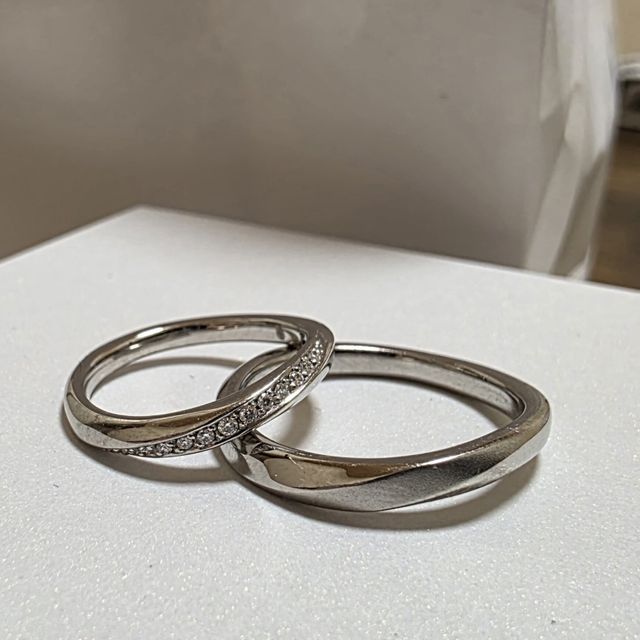 【4℃ BRIDAL(ヨンドシーブライダル)の口コミ】 長く使う上でシンプルなデザインであり、ダイアモンドは存在感のある指輪…