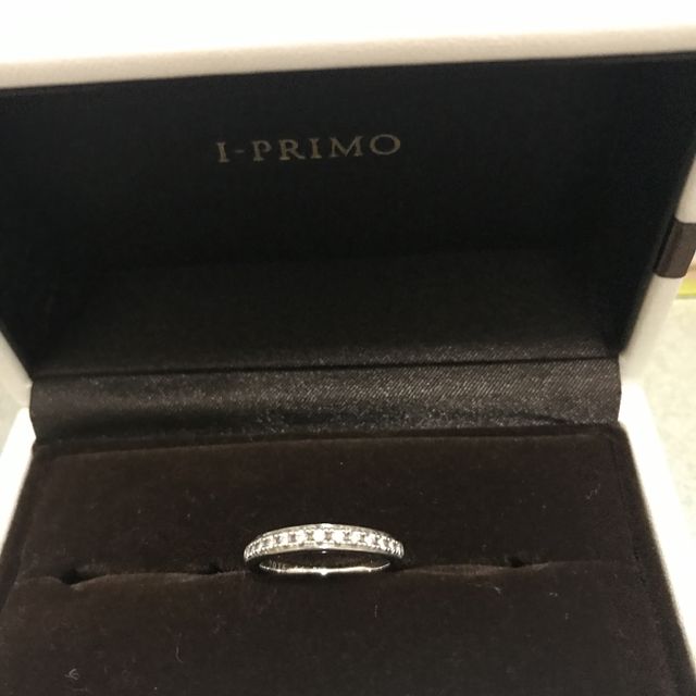 【アイプリモ(I-PRIMO)の口コミ】 エタニティーリングの形で結婚指輪を探していました。こちらのリングを指…