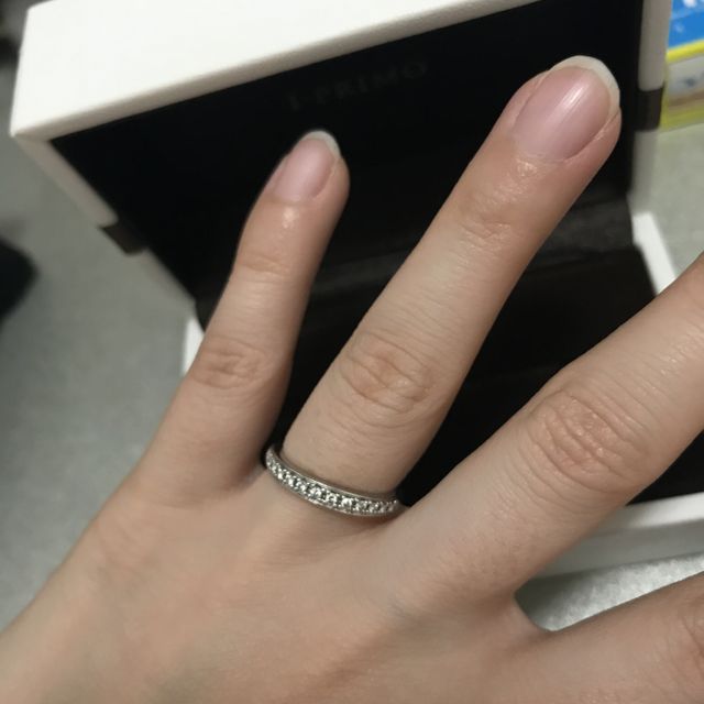 【アイプリモ(I-PRIMO)の口コミ】 エタニティーリングの形で結婚指輪を探していました。こちらのリングを指…