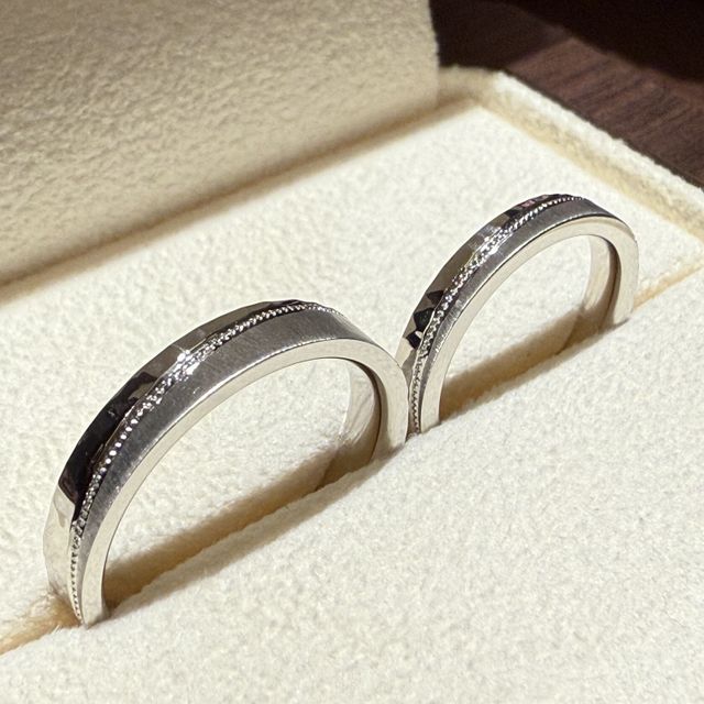 【TANZO.(鍛造指輪)の口コミ】 2種類のデザインとデザインの境目をミル打ちにしたのが大正解！
つける向…