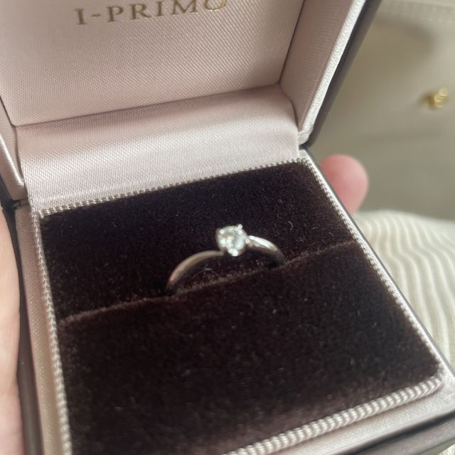 【アイプリモ(I-PRIMO)の口コミ】 流行りのデザインのもので、指が綺麗に見えるものにしました。最初はキラ…