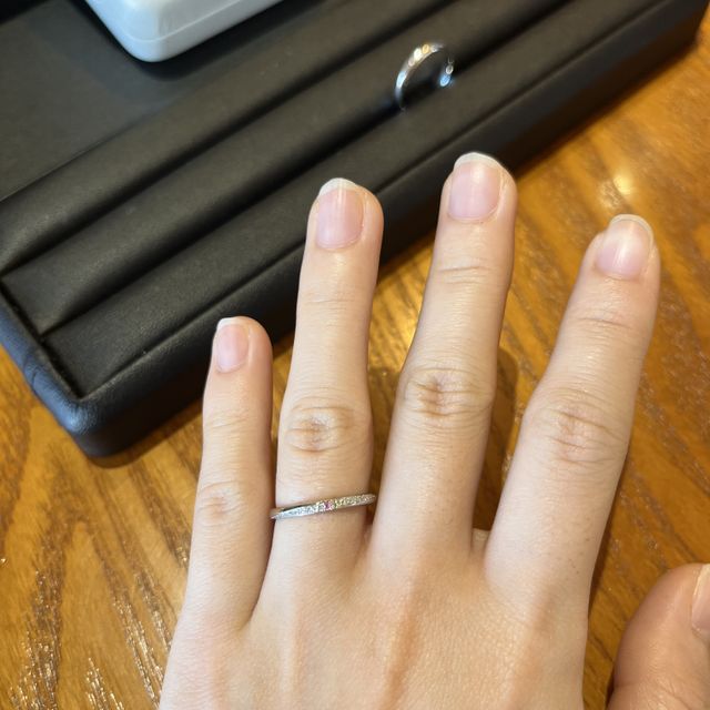 【I's stone(アイズストーン)の口コミ】 価格がそれほど高くなく、どの角度から見てもダイヤモンドが見えるデザイ…