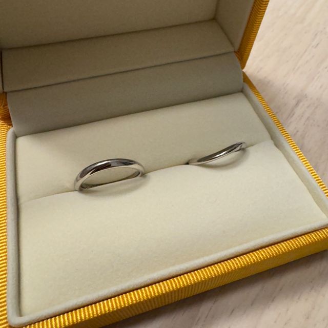 【ケイウノ ブライダル(K.UNO BRIDAL)の口コミ】 ケイウノで購入した結婚指輪は、シンプルながら洗練されたデザインが魅力…