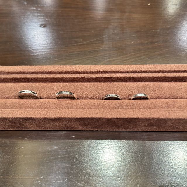 【TANZO.(鍛造指輪)の口コミ】 シンプルなストレートリングにミル打ちのみですが、離れて見ても見るがよ…