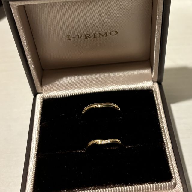 【アイプリモ(I-PRIMO)の口コミ】 シンプルすぎず、ダイヤも主張が激しくない。真っ直ぐなタイプのリングよ…
