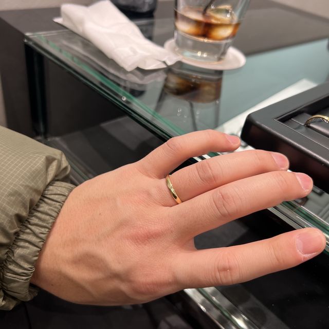 【ラザール ダイヤモンド(LAZARE DIAMOND)の口コミ】 デザインが前後違うので向きがすぐわかります！
かなり種類もあるので、す…