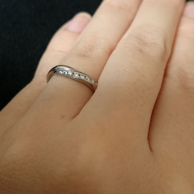 【4℃ BRIDAL(ヨンドシーブライダル)の口コミ】 デザインが凄く気に入ったのと、素材がプラチナというところが気に入りま…