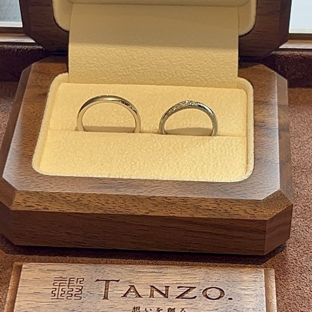【TANZO.(鍛造指輪)の口コミ】 メインデザインに加えてスターダストを入れたり、マット加工を入れたり、…