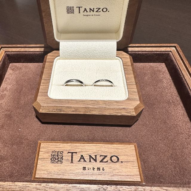 【TANZO.(鍛造指輪)の口コミ】 新郎側はマット加工、新婦側はダイヤ付きなど好みのデザインに仕上げても…