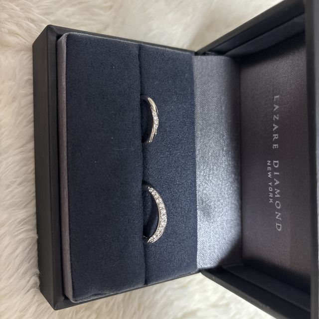 【ラザール ダイヤモンド(LAZARE DIAMOND)の口コミ】 ここしかこのデザインがなく、加工も難しいようです。
スパッと切られてい…