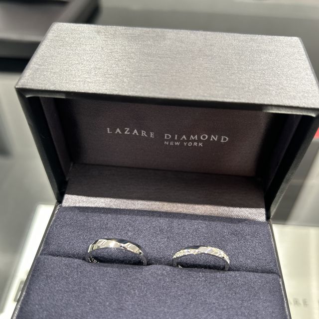 【ラザール ダイヤモンド(LAZARE DIAMOND)の口コミ】 他のブランドにはない、エッジの効いた存在感のあるデザインが素敵だなと…