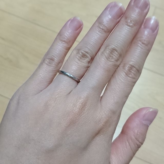 【4℃ BRIDAL(ヨンドシーブライダル)の口コミ】 キラリと輝く一粒ダイヤが素敵だったので、一目惚れでこちらに決めました…