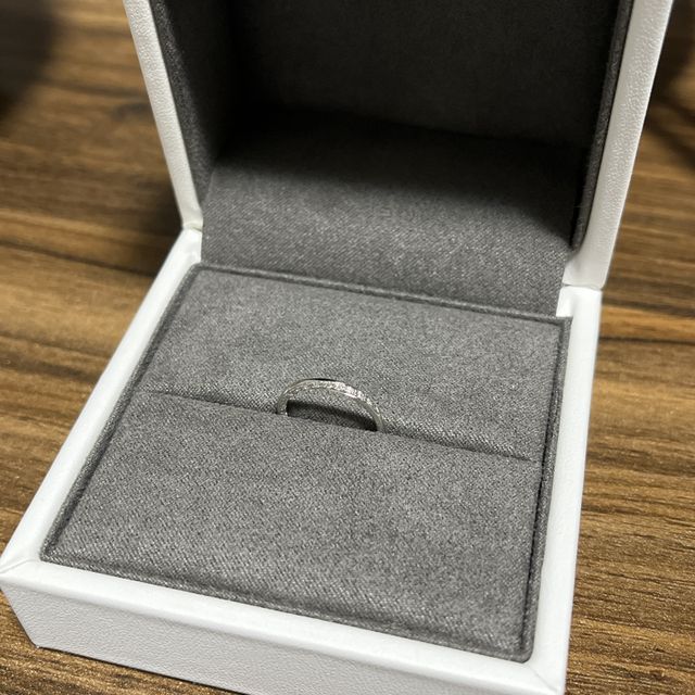 【Galopine & Galopin(ガロピーネガロパン)の口コミ】 指輪の上下どちらからみても石が流れるようにあしらわれており、とても美…